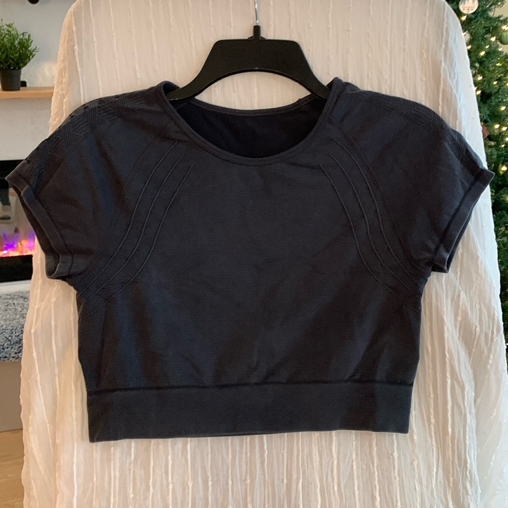 Mono B Dark Gray Seamless Stretch Crop/Top Short Sleeve - L